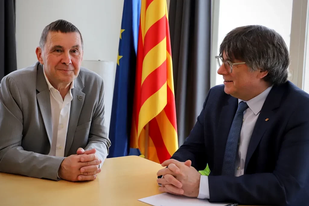 Arnaldo Otegi y Carles Puigdemont.
