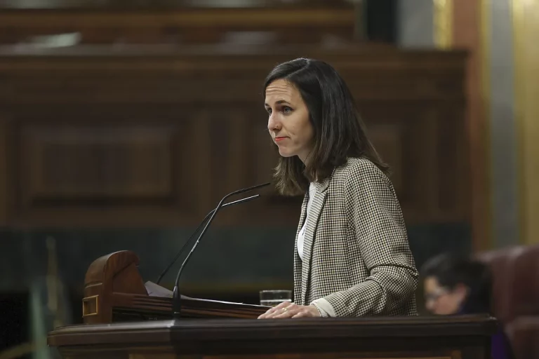 Belarra asegura que Sánchez "se ha convertido por méritos propios en un señor de la guerra"