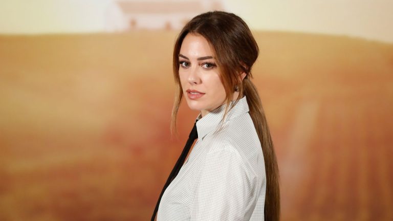 Blanca Suárez se inspira en Angelina Jolie para maquillarse los ojos con el color de la temporada