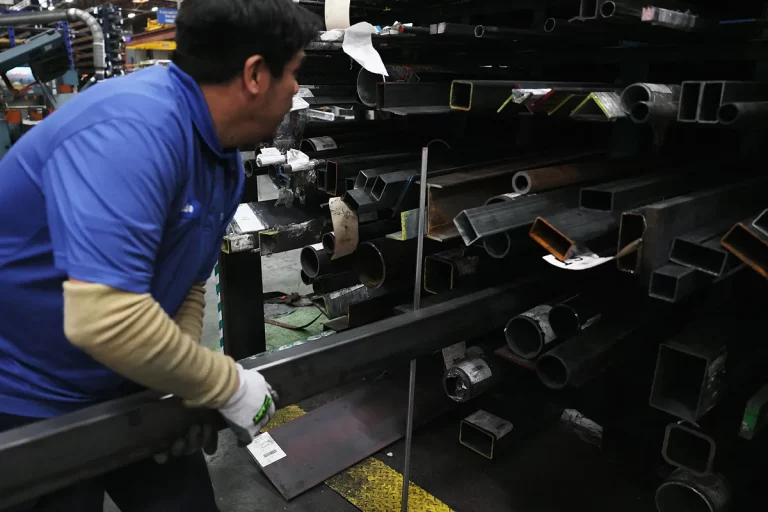 Canadá impondrá aranceles del 25% a productos estadounidenses