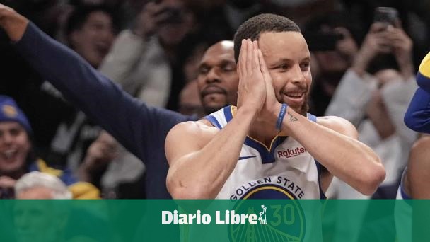 Curry aporta 40 puntos a Warriors, que superan 121-119 a Nets