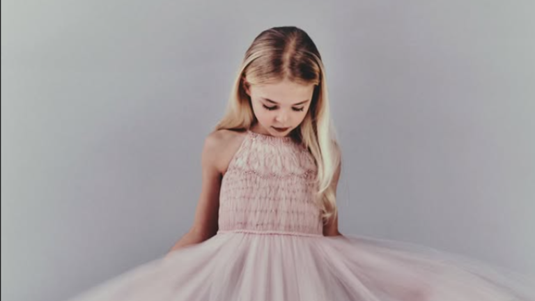 DIOR reinventa el lujo para niñas bajo la firma de Cordélia de Castellane