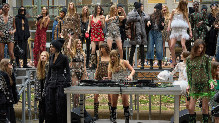 Dolce&Gabbana celebra la Semana de la moda de Milán con la colección ‘cool girls’