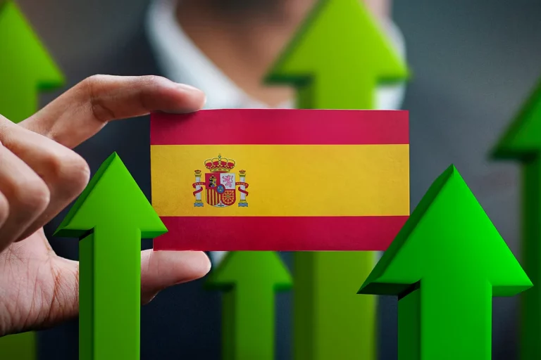 El Banco de España, CaixaBank y BBVA revisan al alza sus previsiones económicas