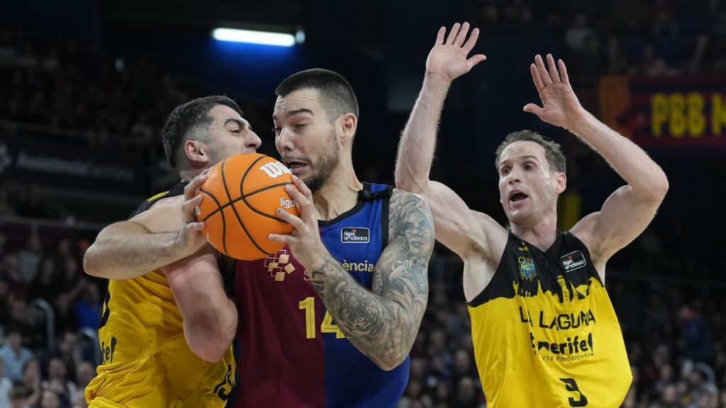El Barça vuelve a dejar escapar la victoria ante el Tenerife y no asegura el playoff