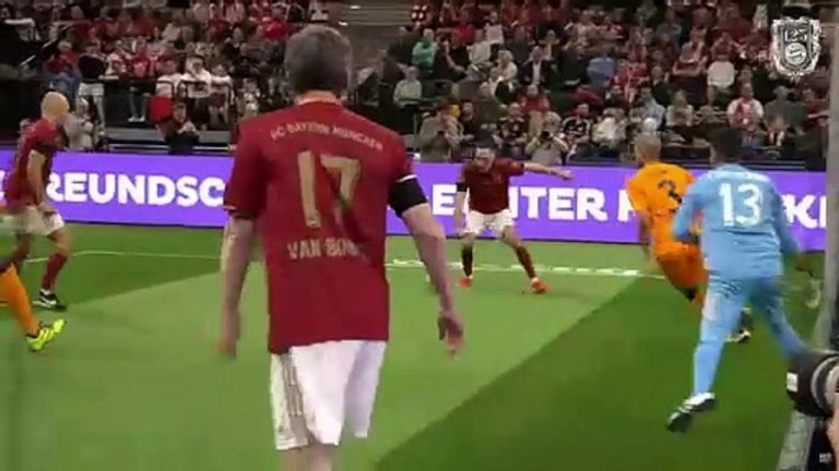El Bayern de veteranos golea al del Madrid en la final de la Beckenbauer Cup