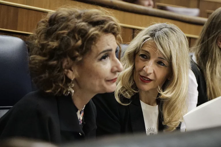 El Gobierno da marcha atrás: los perceptores del paro no estarán obligados a declarar la Renta