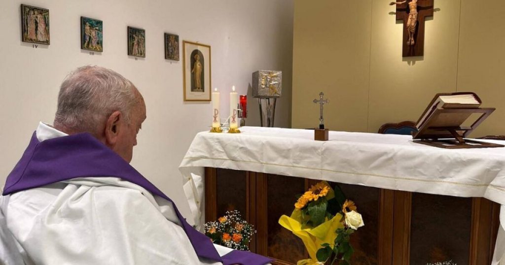 El Vaticano publica la primera foto del papa Francisco desde su hospitalización