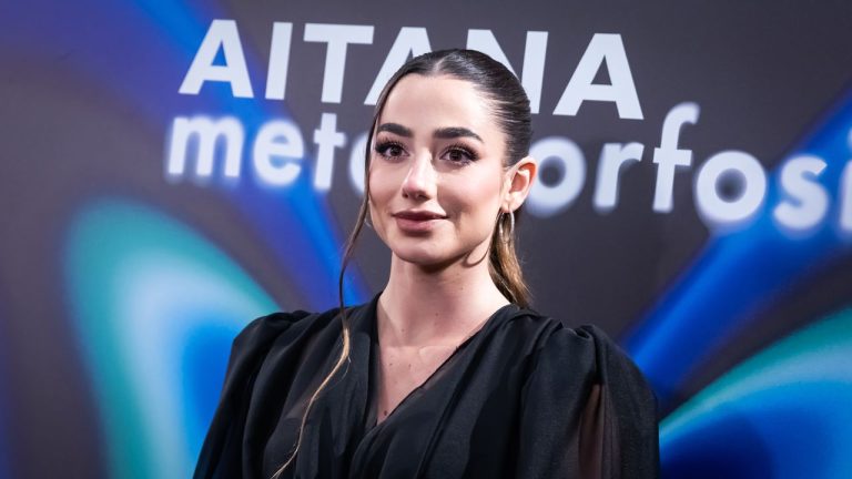 El corte de pelo ‘Elvira Hancock’ de Lola Lolita o la tendencia en medias melenas con flequillo que NO podíamos esperar