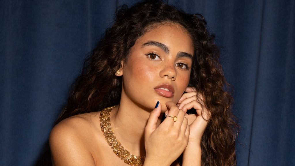 El maquillaje natural (con pecas y ‘lip combo’ sutil) de Luna Berroa
