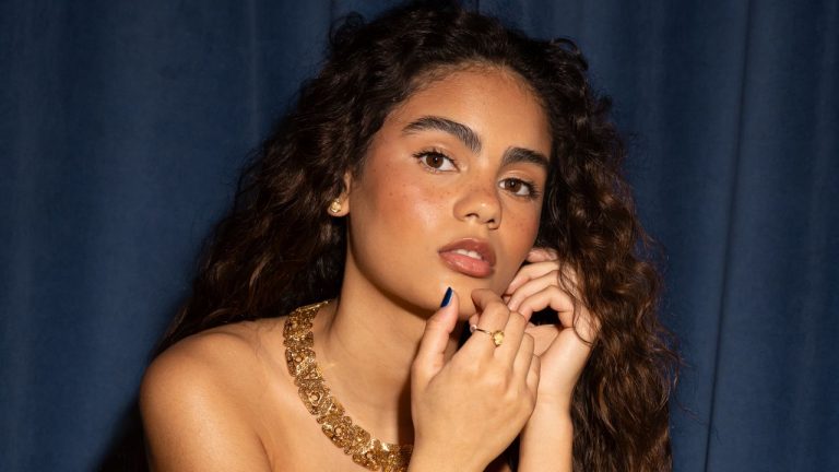 El maquillaje natural (con pecas y ‘lip combo’ sutil) de Luna Berroa