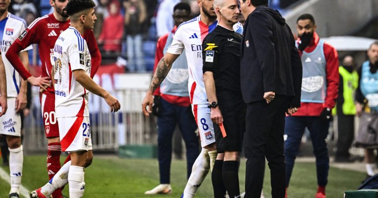 El técnico del Lyon encaró al referí y se expone a siete meses de suspensión :: Olé