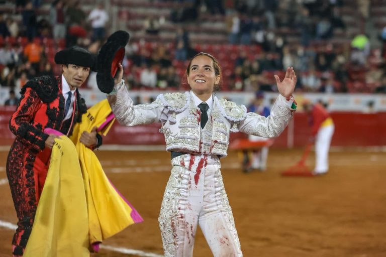 El toreo se viste de morado en plaza La México • Forbes México