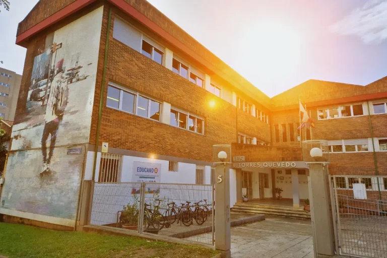 Expulsan a cuatro alumnos de un instituto de Santander por agredir a un compañero de clase con discapacidad motora