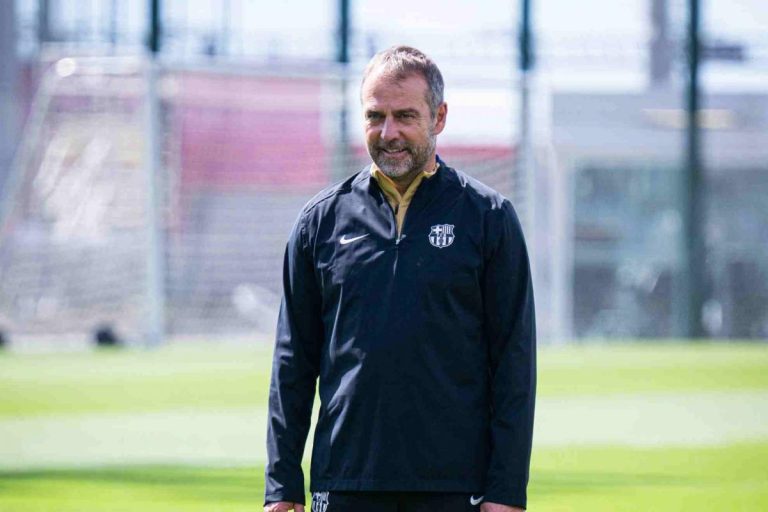Flick: "La UEFA y la FIFA deberían decir algo, los jugadores deben descansar"