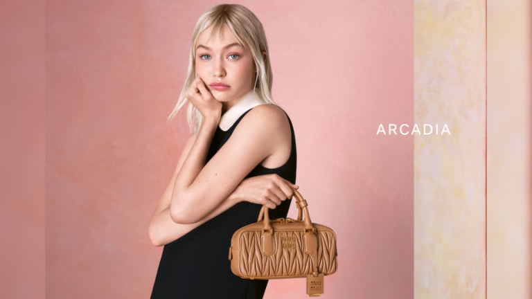 Gigi Hadid luce como una socialité del siglo XX gracias a Miu Miu