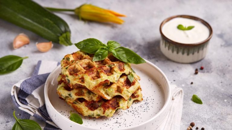 Gofres de queso y ajo, una receta muy sabrosa e ideal para compartir
