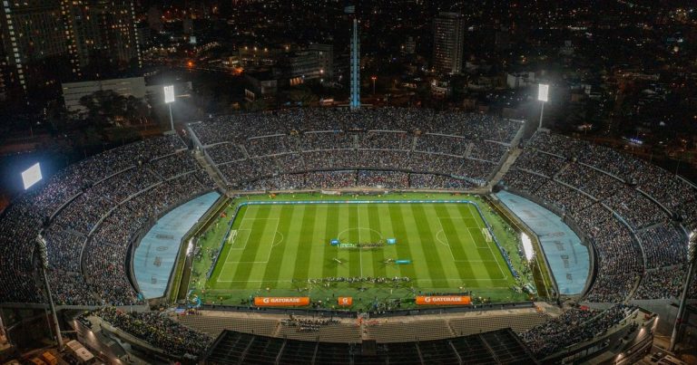 Habrá una carpa VIP en el campo de juego de Uruguay-Argentina :: Olé