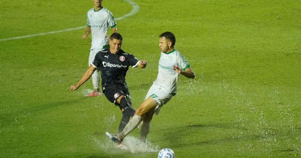 Independiente y Banfield vuelven a verse tras el duelo suspendido por lluvia