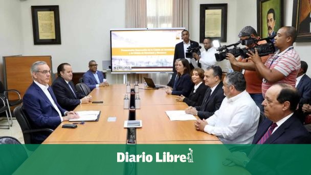 JCE presenta proyecto del cambio de cédula de al presidente Abinader