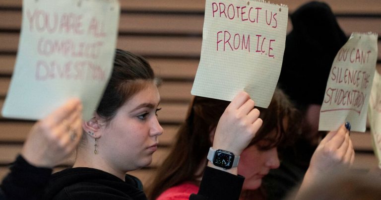 Juez de EU bloquea deportaciones ante posible uso de ley marcial