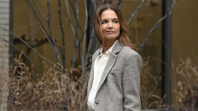 Katie Holmes tiene el bolso que obsesiona a mi madre y a todas sus amigas