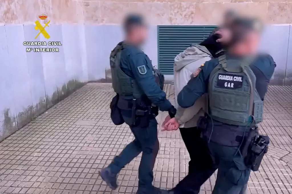 La Guardia Civil detiene a tres hombres vinculados al terrorismo yihadista que suponían una "potencial amenaza para la Seguridad Nacional"