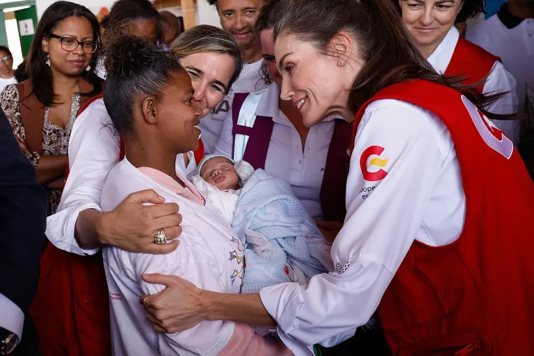 La Reina Letizia pone en valor la labor de los cooperantes: "Es admirable e imprescindible"