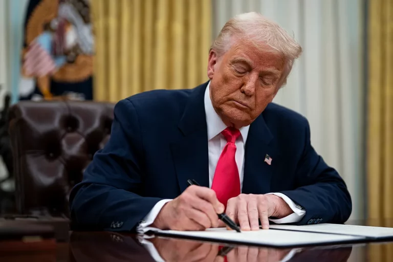 La creación de empleo en Estados Unidos se frena en febrero