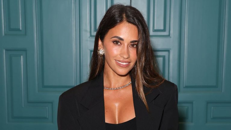 La gabardina de primavera de Antonela Roccuzzo