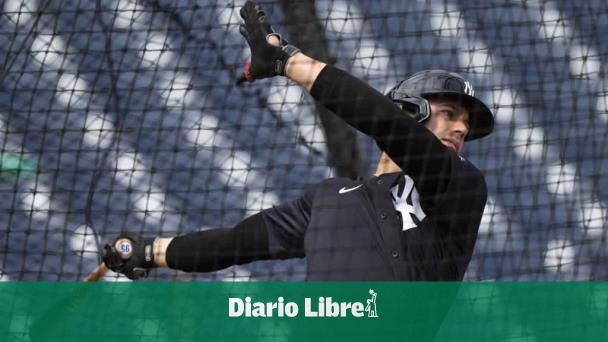 La loca ruta de Escarra termina con un lugar en roster de los Yankees