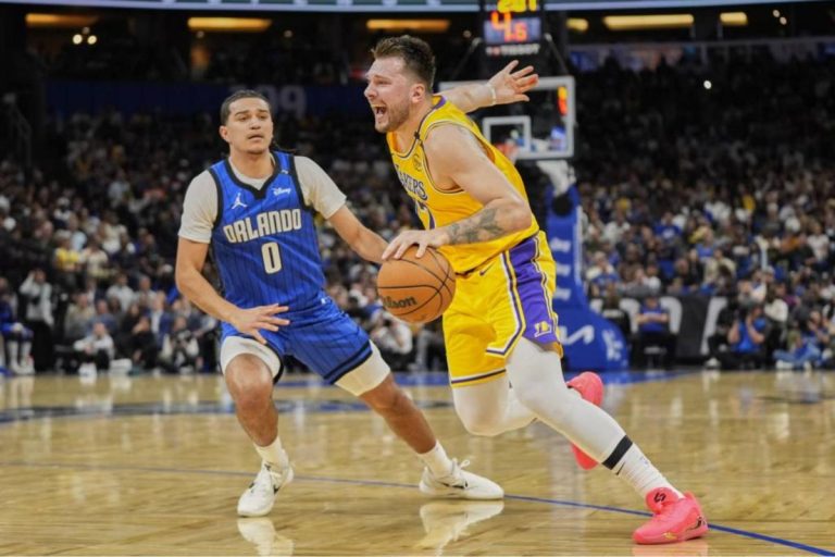 La magia de Doncic no evita la tercera derrota seguida de los Lakers