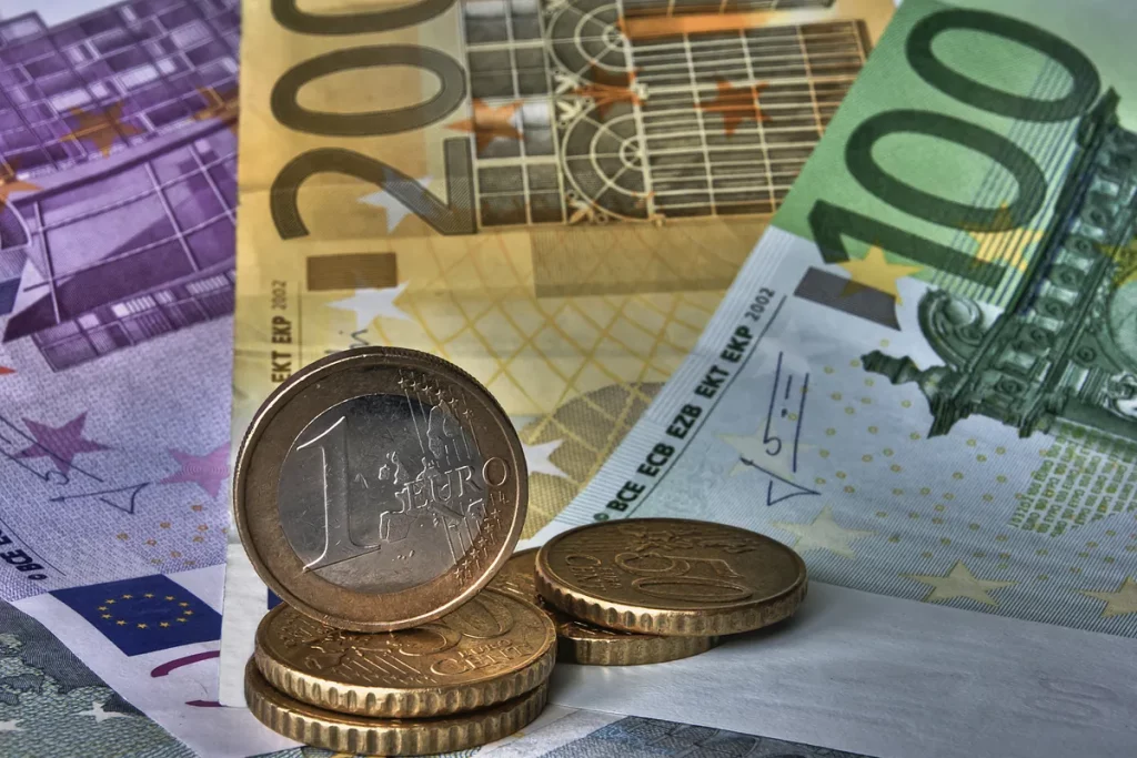 La tasa de inflación de la eurozona se moderó más de lo previsto en febrero, hasta el 2,3%