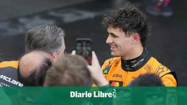 Lando Norris gana un Gran Premio de Australia mojado y caótico.