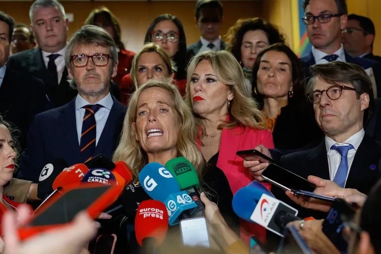Las CCAA del PP plantan en bloque a Montero en protesta por las quitas de deuda