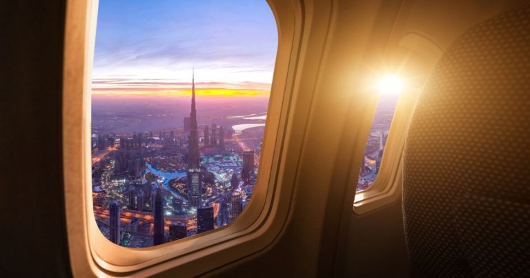 Las ventanas del avión deben estar abiertas en el despegue y aterrizaje y esta es la razón