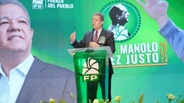 Leonel Fernández: Abinader inaugura obras "de a dos kilómetros"