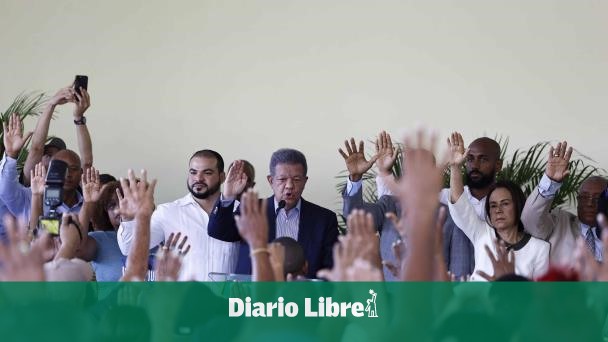 Leonel Fernández asegura que Abinader trata de copiarlo