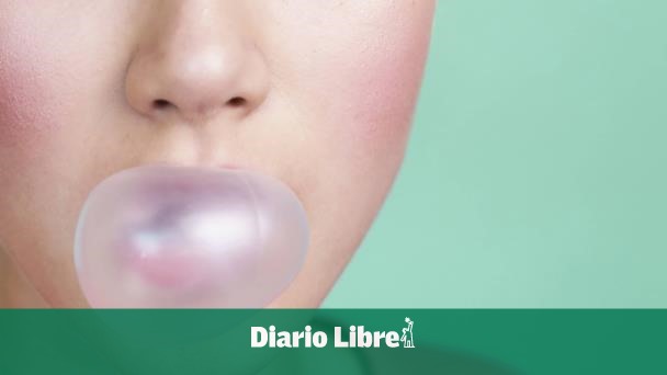 Los chicles liberan microplásticos en la saliva