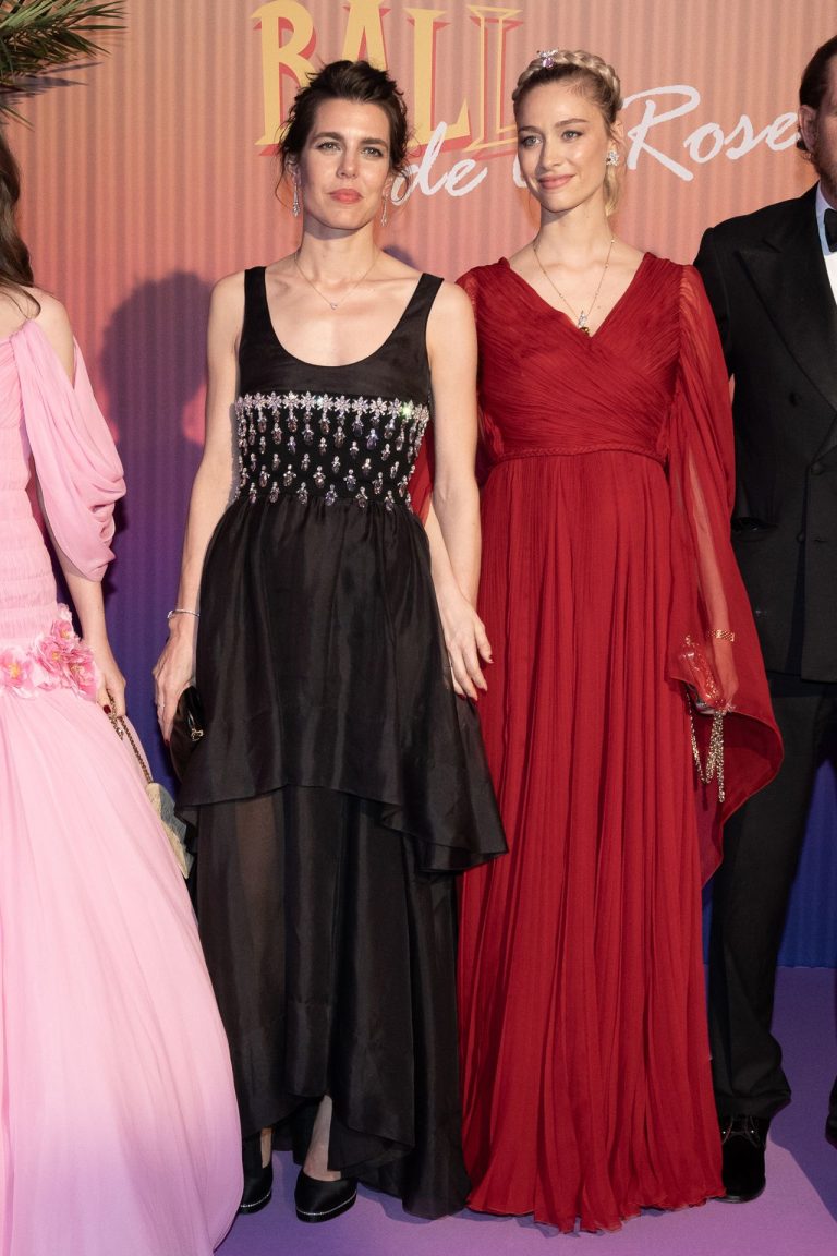 Los dos vestidos de invitada que tienes que probar si vas a una boda de noche, según Carlota Casiraghi y Beatrice Borromeo