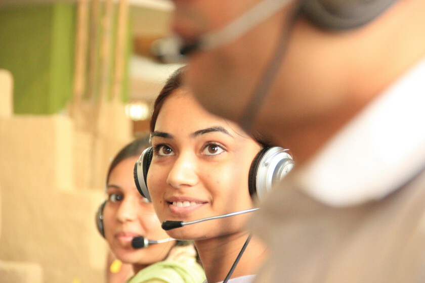 Los nuevos modelos de voz de OpenAI ya hablan como agentes de atención al cliente. Su próximo destino: los call centers
