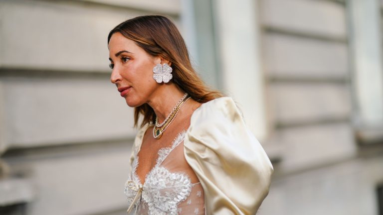 Los pendientes (en tendencia) que necesitas para levantar tu look de invitada si tienes una boda, un bautizo o una comunión este año