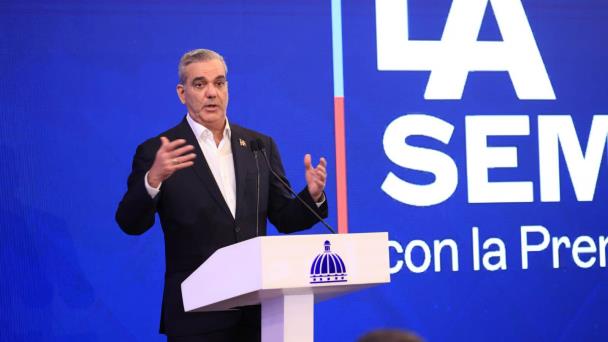 Luis Abinader mantendrá cerrado el espacio aéreo con Haití
