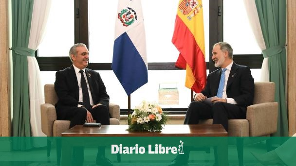 Luis Abinader se reúne con el rey de España en Uruguay