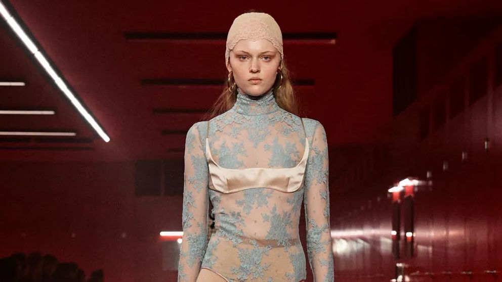Más allá de la intimidad: Alessandro Michele ahonda en las profundidades del yo para la colección otoño-invierno 2025/2026 de Valentino