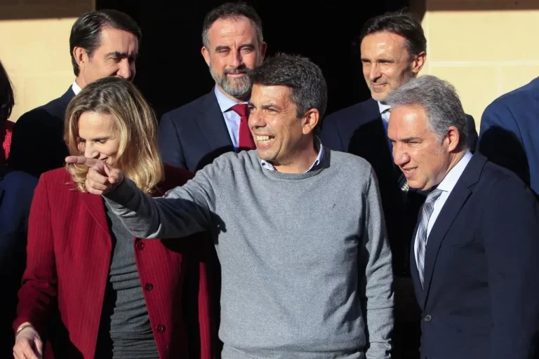 Mazón se "refuerza" con cambios en áreas clave de Presidencia de la Generalitat tras retrasar Génova el congreso del PP
