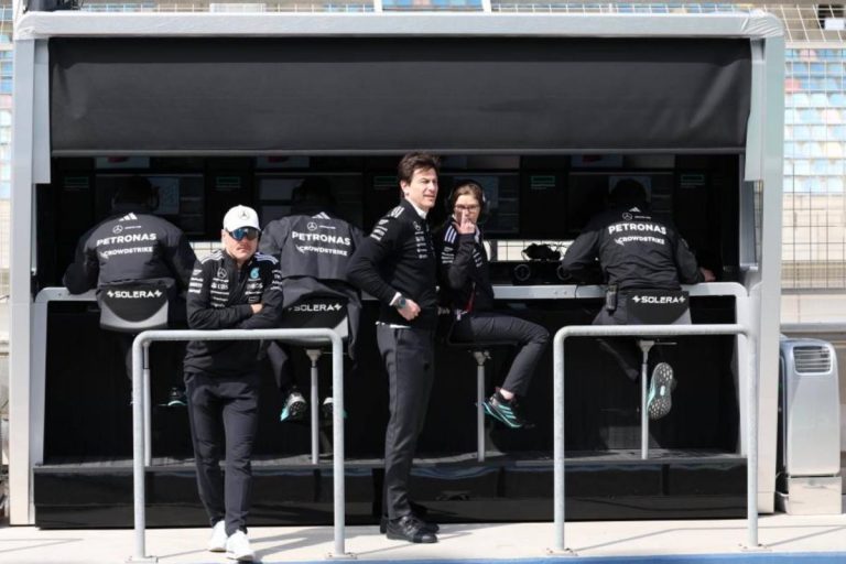 Mercedes está 'preocupado' por su rendimiento: "Deberíamos ser dos segundos más rápidos”