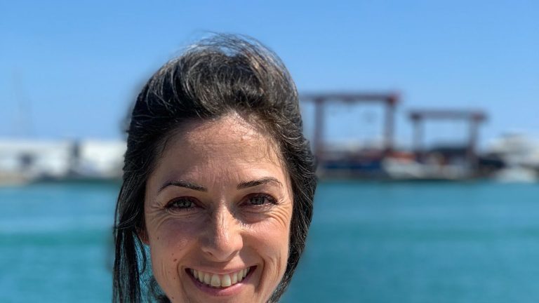 Miriam Artacho, mujer pescadora: “Al principio no sabía si sería capaz de aguantar el ritmo, pero ya van ocho años en el mar”