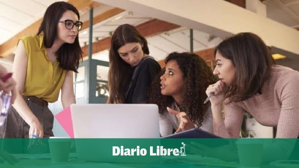 Mujeres ocupadas presentan mayor nivel educativo que los hombres