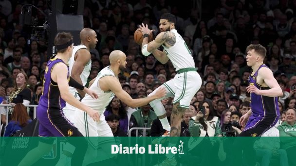 NBA: Tatum anota 40 puntos y Celtics ganan, Lebron se lesiona